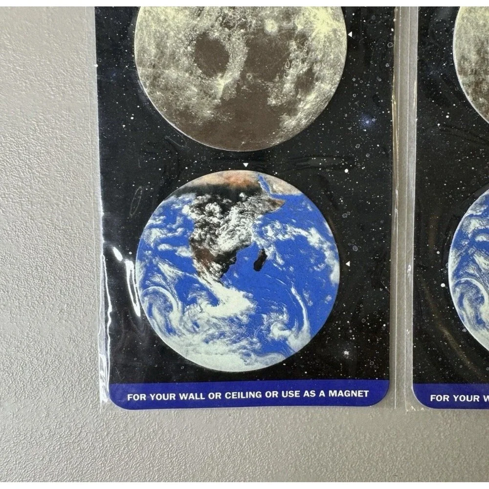 Great Explorations Glowing Earth And Moon Lot Of‎ 2 Glows In Dark Magnetic 90s